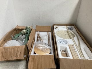 3 X BOXES OF ASSORTED ITEMS TO INCLUDE HANGING LIGHT FIXTURE WITH GLASS LIGHT SHADES IN GREEN AND WHITE: LOCATION - B21