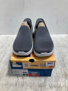 SKECHERS GO WALK FLEX RELISH SLIP ON SHOES IN CHARCOAL SIZE: 6: LOCATION - B20