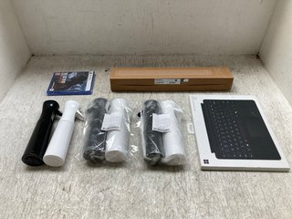 4 X ASSORTED ELECTRICAL ITEMS TO INCLUDE MICROSOFT SURFACE PRO KEYBOARD: LOCATION - B20