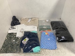 QTY OF ASSORTED CLOTHING TO INCLUDE MOUNTAIN WAREHOUSE BIKE ORGANIC SHORT SLEEVED TSHIRT IN LIGHT GREY SIZE: XXL: LOCATION - B18