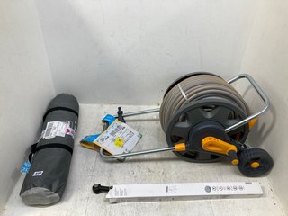 3 X ASSORTED ITEMS TO INCLUDE HOZELOCK RETRACTABLE HOSE REEL: LOCATION - B9