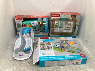 4 X ASSORTED CHILDRENS ITEMS TO INCLUDE FISHER PRICE MIX & LEARN DJ TABLE & ANGELCARE BABY SUPPORT BATH SEAT IN WHITE: LOCATION - C4