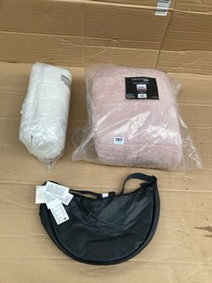 3 X ASSORTED ITEMS TO INCLUDE OHS TEDDY WEIGHTED BLANKET IN PINK: LOCATION - C15