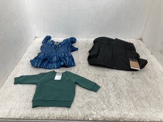 3 X ASSORTED CHILDRENS CLOTHING TO INCLUDE THE NORTH FACE CROP QUEST JACKET IN BLACK SIZE: XS: LOCATION - C16