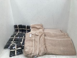 QTY OF ASSORTED HAND AND BODY TOWELS IN DARK GREY AND LIGHT BROWN: LOCATION - C20