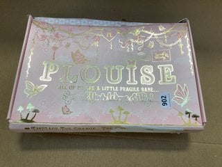 P LOUISE BOX OF 3 ITEMS TO INCLUDE 2 X STRAWBERRY SHORTCAKE LIP SERUM ABD LIPSTICK SETS: LOCATION - D10