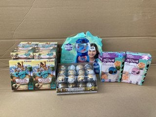 QTY OF ASSORTED CHILDRENS ITEMS TO INCLUDE LILO AND STITCH THE SQUEEZE BALL: LOCATION - D8