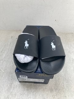 RALPH LAUREN LOGO PRINT SLIDERS IN BLACK SIZE: 11: LOCATION - D5