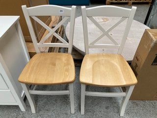 PAIR OF JOHN LEWIS & PARTNERS CLAYTON DINING CHAIRS IN OAK AND WHITE - RRP £188: LOCATION - D2