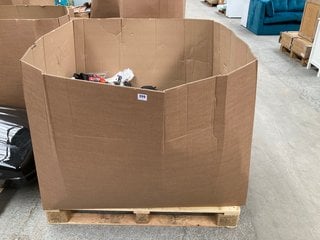 PALLET OF ASSORTED ITEMS TO INCLUDE LARGE HEAVY DUTY RUBBER FLOOR MAT AND ASSORTED AUTOMOTIVE ACCESSORIES AND PRODUCTS: LOCATION - C2 (KERBSIDE PALLET DELIVERY)