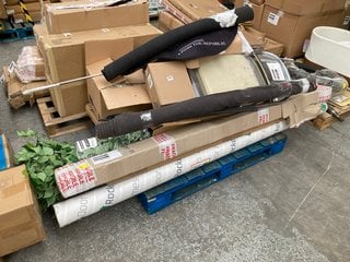 PALLET OF ASSORTED ITEMS TO INCLUDE REPUBLIC OF GAMERS ROUND GAMING RUG IN BLACK/GREY: LOCATION - B6 (KERBSIDE PALLET DELIVERY)