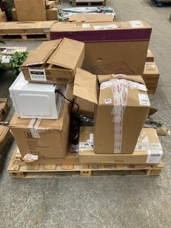 PALLET OF ASSORTED ITEMS TO INCLUDE WATER TANK PARASOL BASE WEIGHT AND CAFE COMPACT MICROWAVE IN WHITE: LOCATION - B6 (KERBSIDE PALLET DELIVERY)