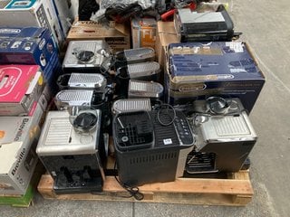 PALLET OF ASSORTED COFFEE MACHINES TO INCLUDE DELONGHI LA SPECIALISTA ARTE COFFEE MACHINE: LOCATION - B6 (KERBSIDE PALLET DELIVERY)