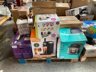 PALLET OF ASSORTED SMALL KITCHEN APPLIANCES TO INCLUDE NESCAFE DOLCE GUSTO MINI ME STARTER KIT COFFEE POD MACHINE: LOCATION - B6 (KERBSIDE PALLET DELIVERY)