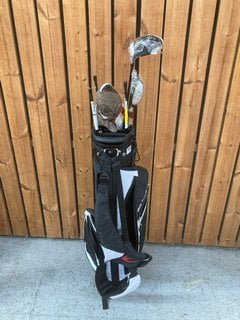 BENROSS GOLF BAG IN WHITE & BLACK TO INCLUDE QTY OF ASSORTED GOLF CLUBS: LOCATION - A4