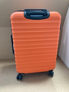 MEDIUM HARDSHELL SUITCASE IN ORANGE: LOCATION - BR11