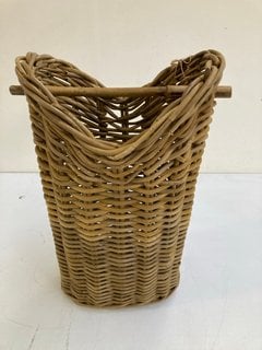 NKUKU AMANDI WICKER TOILET ROLL HOLDER IN NATURAL - RRP £75.00: LOCATION - BR1