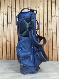 STROMBERG GOLF BAG IN NAVY & BLACK: LOCATION - DR