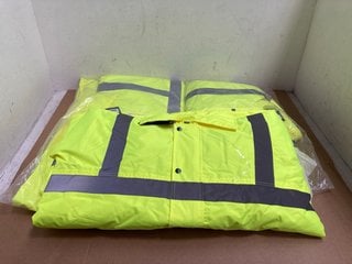 3 X ASSORTED SIZE BEESWIFT SAFETY HIGH VIS JACKETS TO INCLUDE YELLOW HIGH VIS IN M: LOCATION - BR13