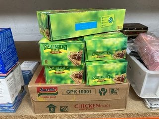 QTY OF ASSORTED FOOD ITEMS TO INCLUDE NATURE VALLEY CRUNCHY CANADIAN MAPLE SYRUP BARS (B.B DATE 20.09.2024): LOCATION - BR5