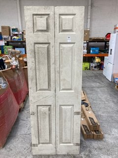 6 PANEL GRAINED BI FOLDING DOOR SIZE 686 X 1981 X 35MM RRP £99: LOCATION - B6