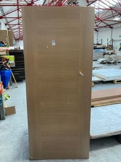 LIGHT WOOD SOLID INTERIOR DOOR RRP £88: LOCATION - B7