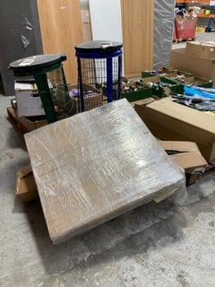 PALLET OF ASSORTED ITEMS TO INCLUDE 2 X METAL OUTDOOR BIN CAGES: LOCATION - B8 (KERBSIDE PALLET DELIVERY)