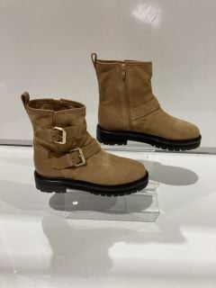 2 X AND/OR SHOES TO INCLUDE RIVER SUEDE BOOTS BRLI (LIGHT BROWN) EUR 39/37 TOTAL RRP £129