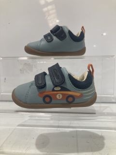 4 X CLARKS ROAMER RETRO PALE BLUE SHOES EUR 17 1/2 AND JOHN LEWIS COCO BOOTS PINK CHILDREN SIZE 7 AND JOHN LEWIS COCO BOOTS BLACK CHILDREN SIZE 6 AND CLARK'S FLASH CLOUDY BOOTS BERRY LEATHER EUR 20 T