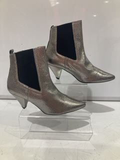 JOHN LEWIS AND/OR ROBBIE BOOTS SILVER SIZE 5