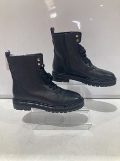 2 X JOHN LEWIS SHOES TO INCLUDE PINE BLACK BOOTS SIZE EUR 40 AND PACO BLACK BOOTS SIZE EUR 38 TOTAL RRP £121