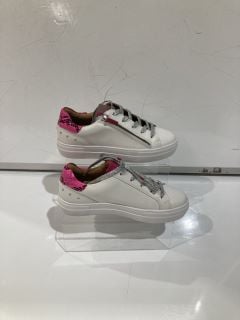 2 X JOHN LEWIS SHOES TO INCLUDE FAWNE WHITE TRAINERS SIZE 4 AND EDUN NTNU SIZE 5 TOTAL RRP £85