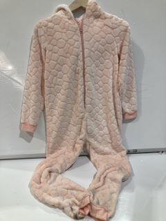 QTY OF ASSORTED CLOTHING TO INCLUDE JOHN LEWIS GIRAFFE ONESIE PINK AGE 10 YEARS