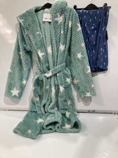 QTY OF ASSORTED CLOTHING TO INCLUDE JOHN LEWIS STAR CHECK TOP GREY AGE 12 YEARS TOTAL RRP £168