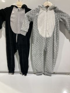 QTY OF ASSORTED CLOTHING TO INCLUDE JOHN LEWIS CAT FLEECE ONESIE BLACK AGE 2 YEARS TOTAL RRP £209