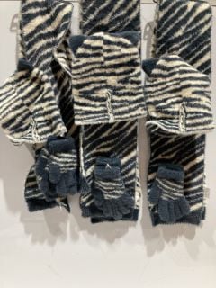 QTY OF ASSORTED CLOTHING TO INCLUDE JOHN LEWIS ZEBRA SCARF BEANIE GLOVE SET NAVY/WHITE 3-5 YEARS TOTAL RRP £173