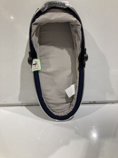 EGG 2 CARRYCOT WITH RAIN COVER SAPPHIRE RRP £199