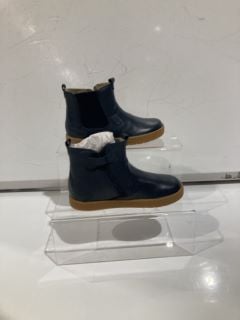 2 X STARTRITE SHOES TO INCLUDE ENERGY NAVY BOOTS SIZE EUR 26 AND TOASTY BLACK BOOTS SIZE 9.5 TOTAL RRP £70