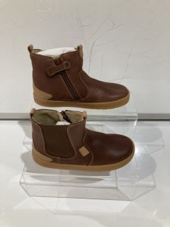 2 X STARTRITE SHOES TO INCLUDE RUSTLE TAN BOOTS SIZE EUR 42 AND ENERGY TAN BOOTS SIZE 10.5 TOTAL RRP £80