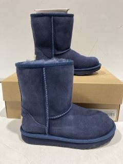 2X UGG KIDS CLASSIC NAVY BOOTS UK13 RRP £125