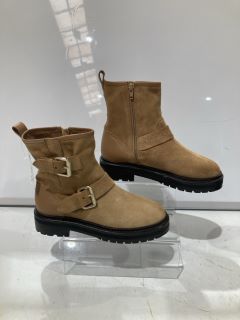 2 X JOHN LEWIS AND/OR RIVER BOOTS TAN EUR 37 AND JOHN LEWIS PANAMA BOOTS BLACK EUR 40 AND JOHN LEWIS SAPPHIRE LONG BOOTS BLACK EUR 38 TOTAL RRP £324