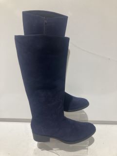 2X TRILO SUEDE BOOTS SIZE NAVY 8 RRP £178