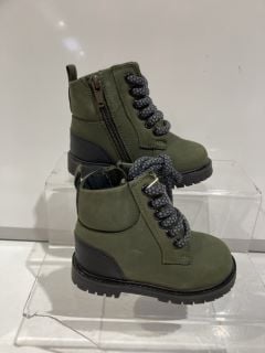 QTY OF JOHN LEWIS ZAYNN KHAKI BOOT CHILDRENS 7 AND MID CHUNKY CHELSEA EU 39 TOTAL RRP £103.2