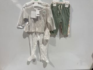 QTY OF JOHN LEWIS BABYS OUTFIT S AND KNIT BOTTOMS 0-3MTHS TOTAL RRP £45.5