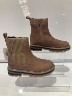 QTY OF JOHN LEWIS LEIA TAN BOOT EU 31 AND LEIA TAN BOOT EU 32 TOTAL RRP £87