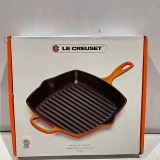 1X LE CREUSET SIGNATURE CAST IRON ROUND CASSEROLE MERINGUE ORANGE SIZE 26CM 10 1/4IN 4.1L 1/2 TOTAL RRP £104