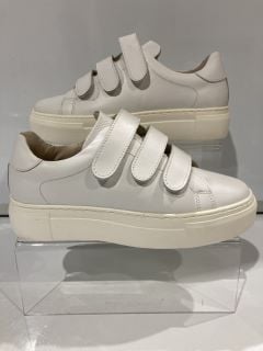 JOHN LEWIS SHOES FAWNE WHITE SIZE 3 TO INCLUDE AND/OR MYSTIC UK SIZE 7 OR SIZE 4 TOTAL RRP £145.00