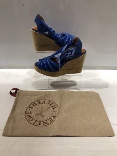 PENELOPE CHILVERS ORGANIC COTTON SHOES UK SIZE 39 AND PENELOPE CHILVERS BOVINE LEATHER BOOT SIZE 40 TOTAL RRP £100