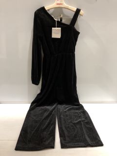 QTY OF ITEMS TO INCLUDE JOHN LEWIS VELOUR JUMPSUIT BLACK SIZE 9 YEARS TOTAL RRP £180