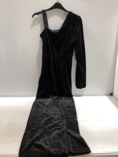 QTY OF ITEMS TO INCLUDE JOHN LEWIS VELOUR JUMPSUIT BLACK SIZE 8 YEARS TOTAL RRP £180